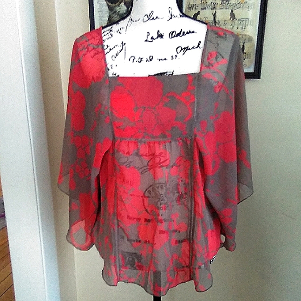 LADIES BUTTERFLY SLEEVED TOP By INC (sz 2)